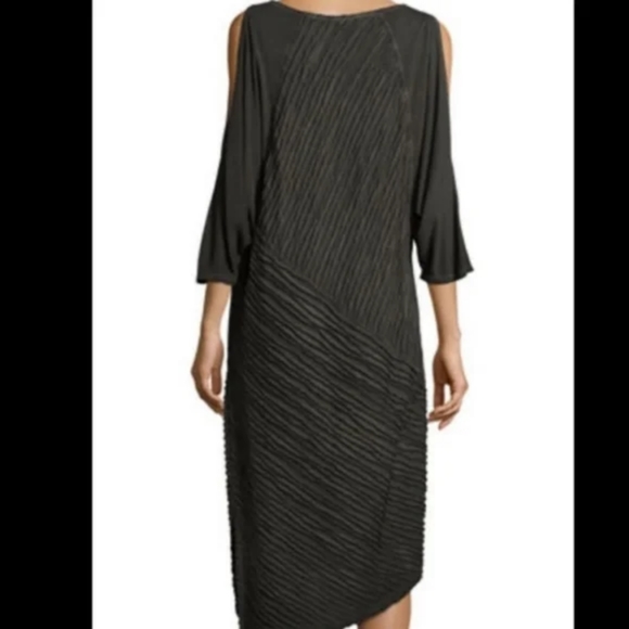 XCVI Gray Asymmetrical Trella Cold Shoulder Ribbed Knit Lagenlook Dress Size L - Picture 2 of 9